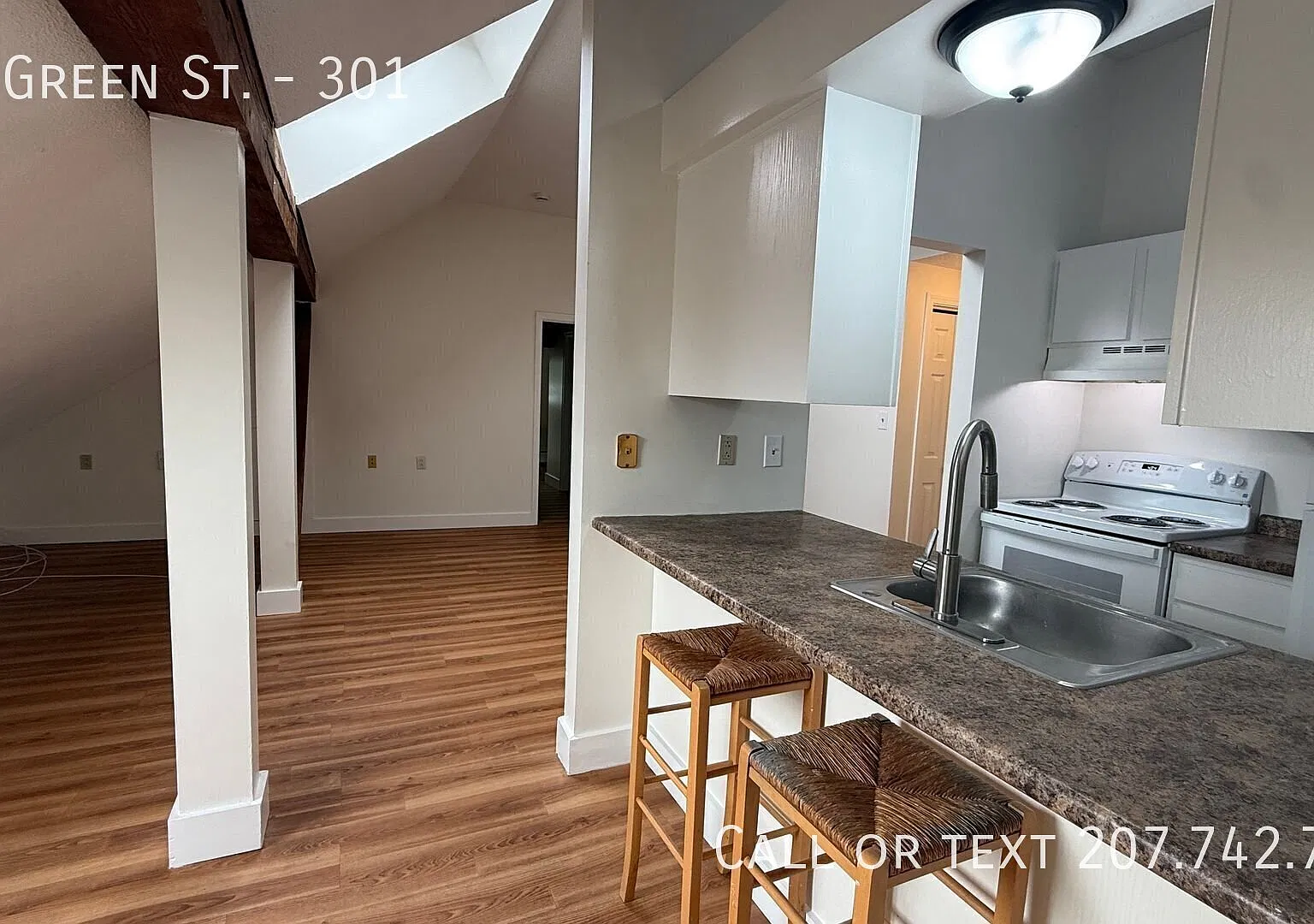 3rd Floor Heat Included Loft Style — Photo 2