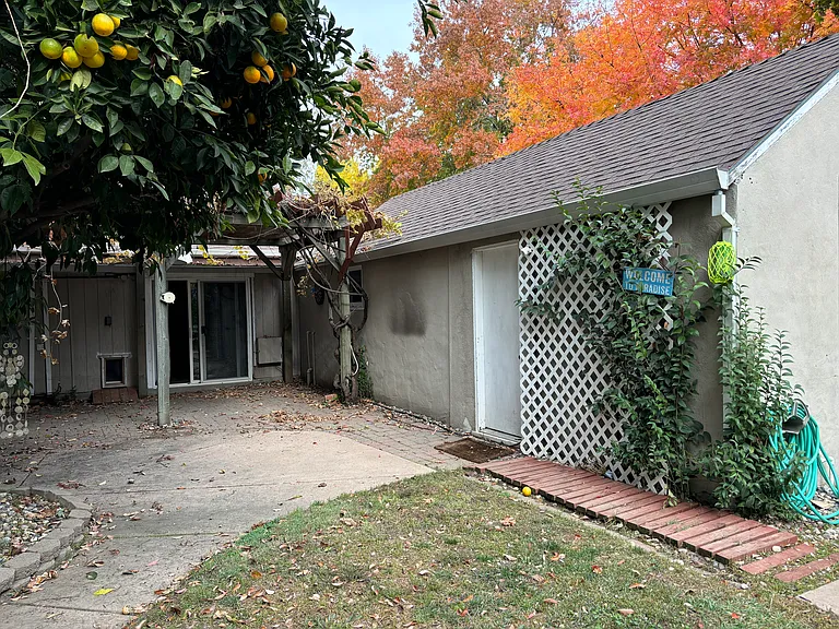 1114 Castro Way — Photo 34