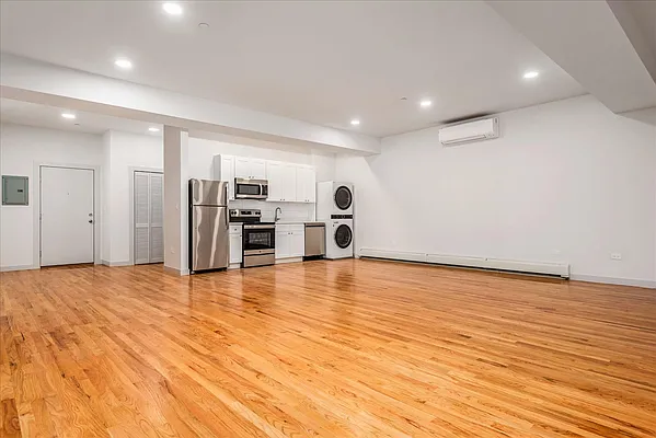 Rented by Compass | media 9