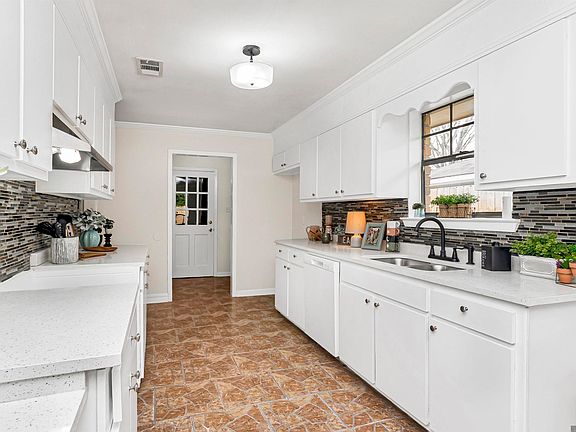 3rd image of 16411 Hamilton Ave