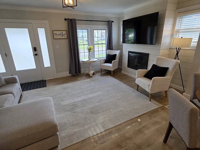 1409 E Samuel Ave — Photo 22