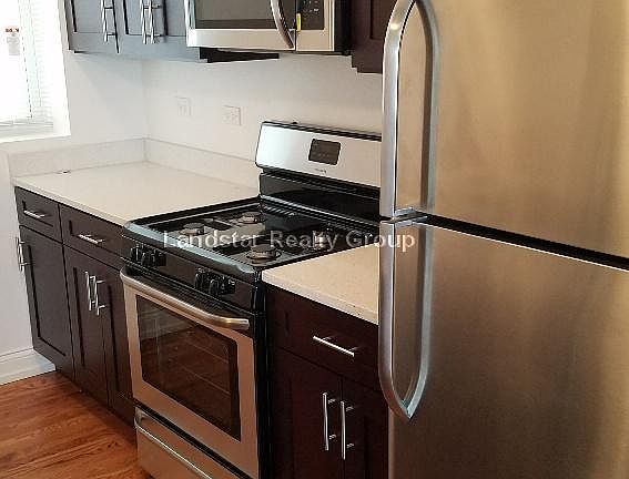 4th image of 4915 W Cuyler Ave #1