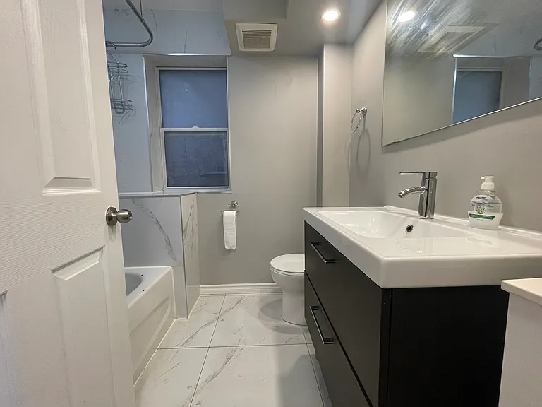 109 Spadina Ave #2 — Photo 7