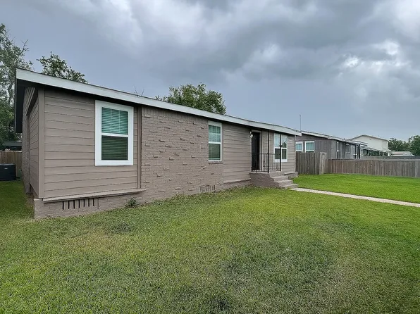 3 Becca Ct #B, Brookshire, TX 77423
