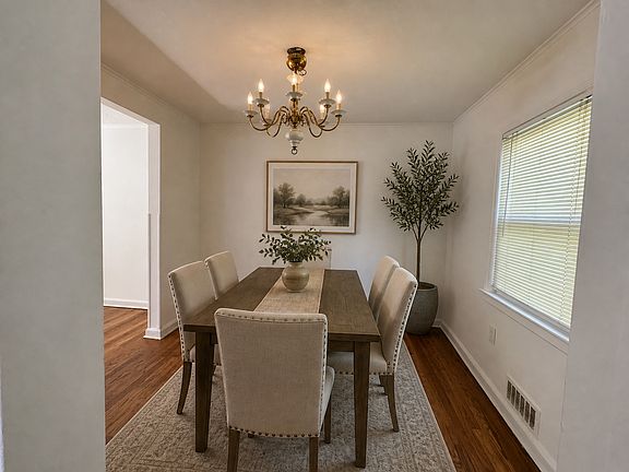 3rd image of 390 Chestnut St