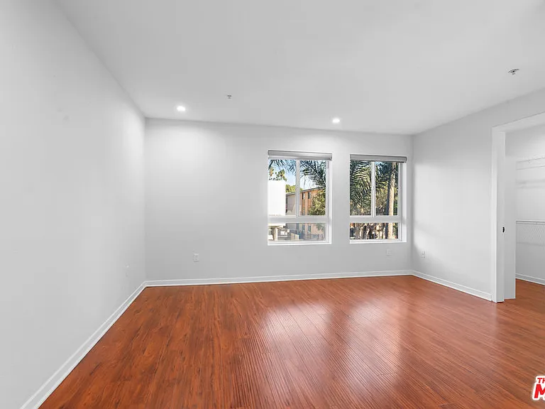 1401 S Saint Andrews Pl #201 — Photo 15
