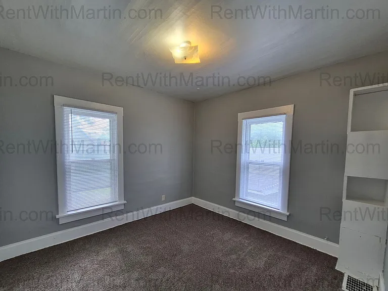 1404 W 2nd St — Photo 12