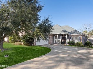 2426 Old Bay Rd, Biloxi, MS 39531