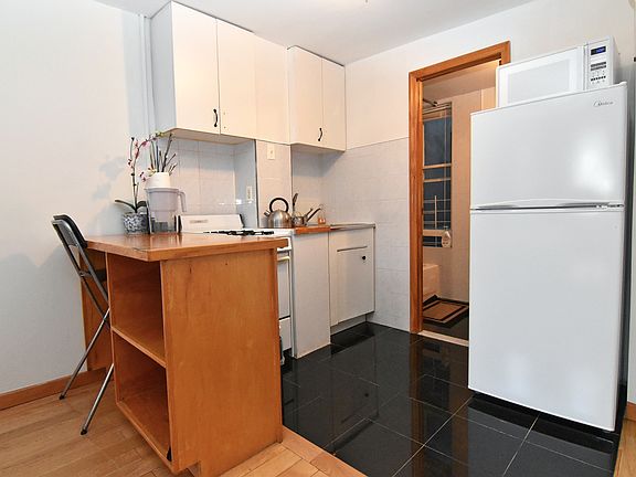 3rd image of 536 E 14th St APT 4