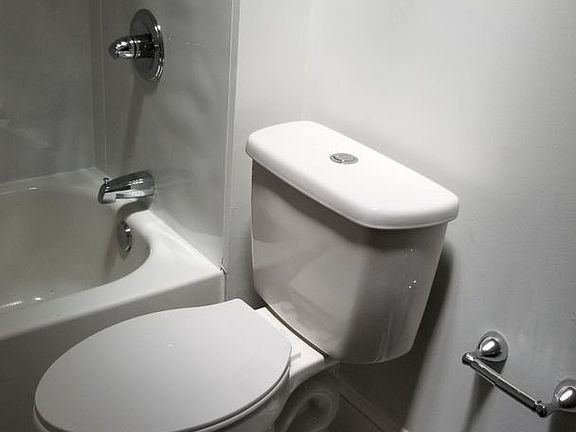 4th image of 1511 W Berks St APT 2