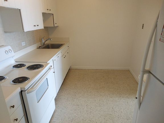 4th image of 3930 N Pine Grove Ave APT 2214