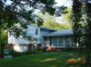 15 Pine Ridge Rd, Poughkeepsie, NY 12603