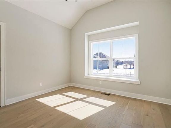 5th image of 1815 Meadow Ln