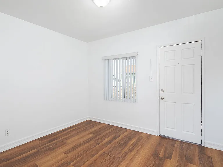 1414 Roosevelt Ave — Photo 14