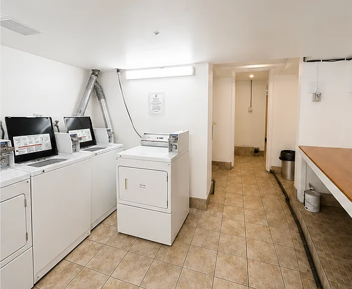 426 W 47th St #4B — Photo 6