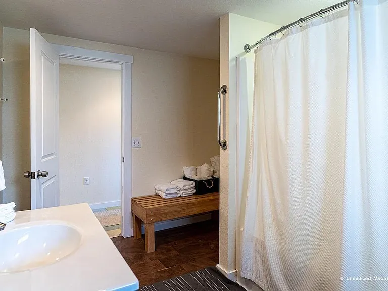 Full Bathroom #2