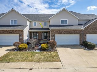 1413 Spyglass Hill Dr, Brunswick, OH