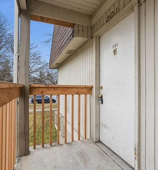 411 E Sinto Ave #201 — Photo 3