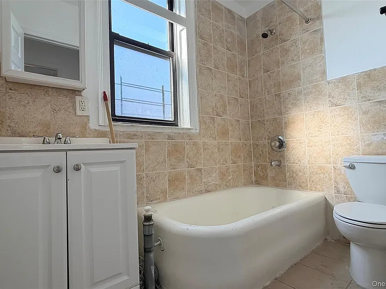 1840 Bronxdale Ave #3 — Photo 9