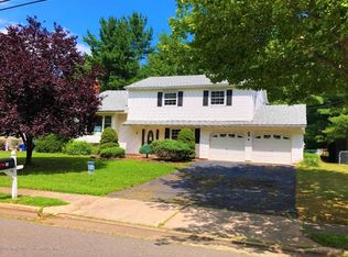 5 Vancouver Rd, Morganville, NJ 07751