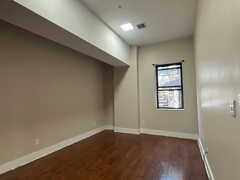 409 Ocean Ave #B — Photo 3
