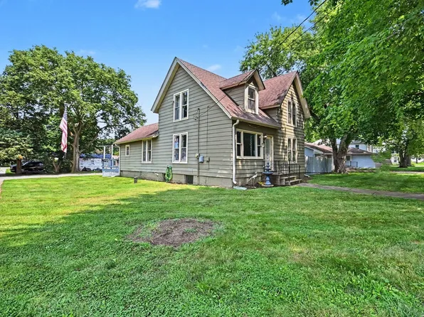330 W Pleasant St, Sheridan, IL 60551