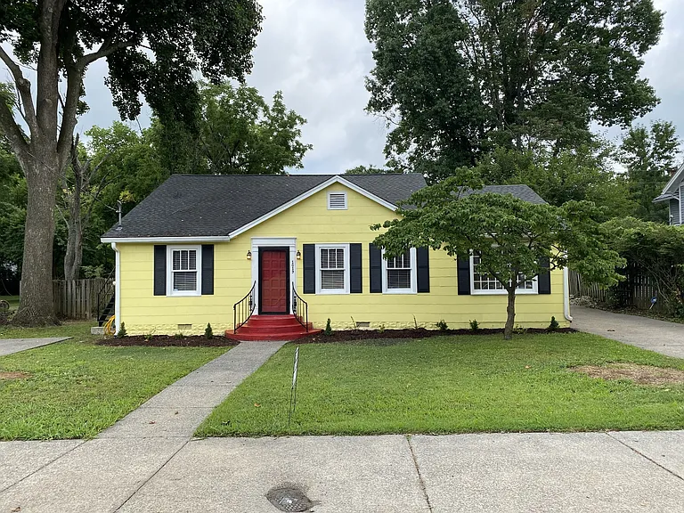 1019 E Bell St — Photo 1
