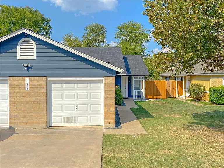 11908 Sunhillow Bnd #B — Photo 2