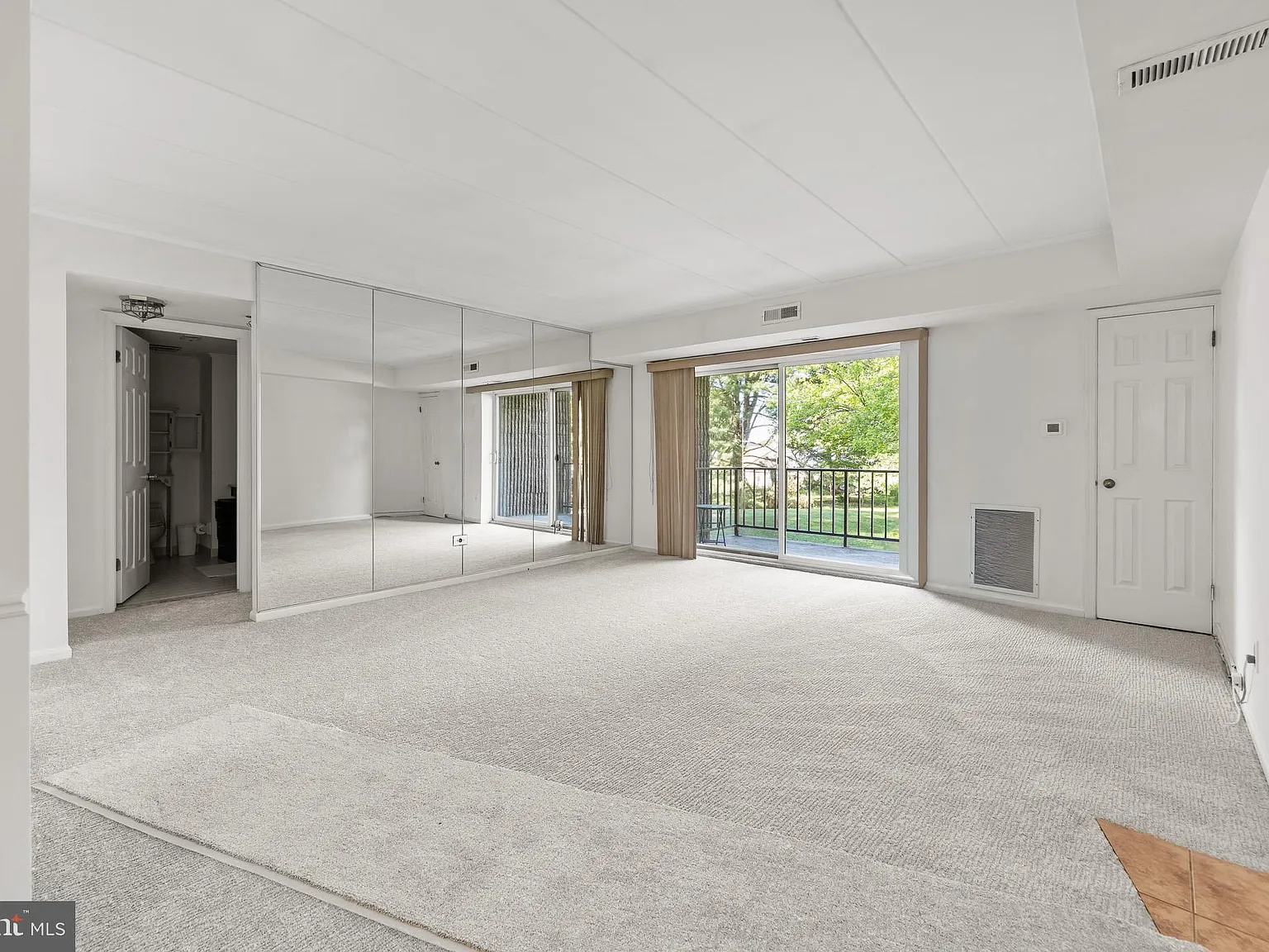 2 bed, 1166 sqft, $2,350 — Photo 3