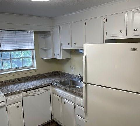 3rd image of 4-30 School St #4