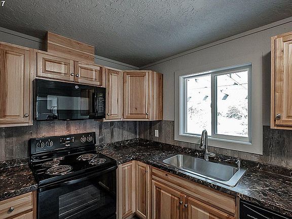 5th image of 2222 Castle Ave