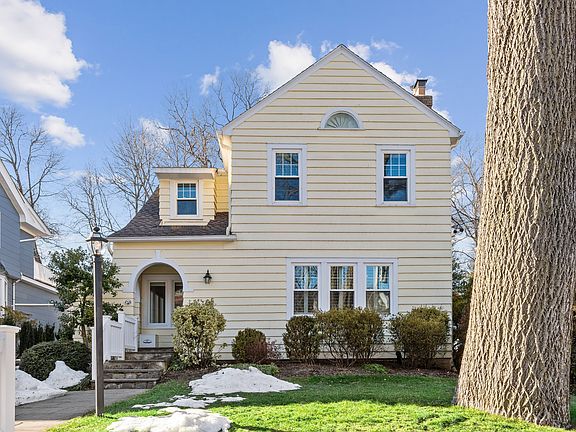 32 Forest Park Avenue