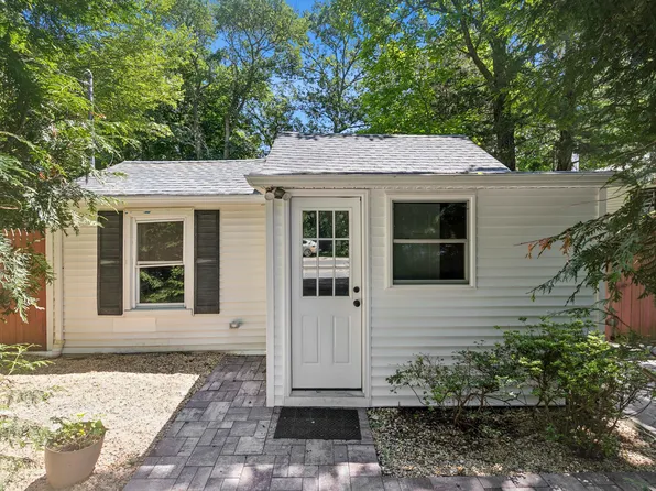 26 Flanders Blvd, Riverhead, NY 11901