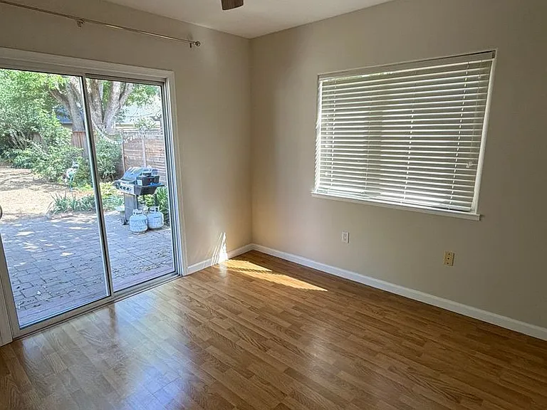 3117 Freeport Blvd — Photo 18