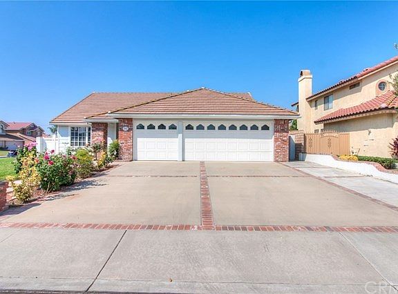 3rd image of 3552 N Shore Dr