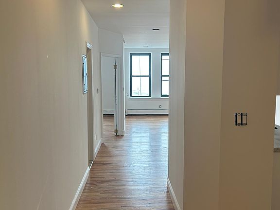 2nd image of 25 W Broadway Unit 509