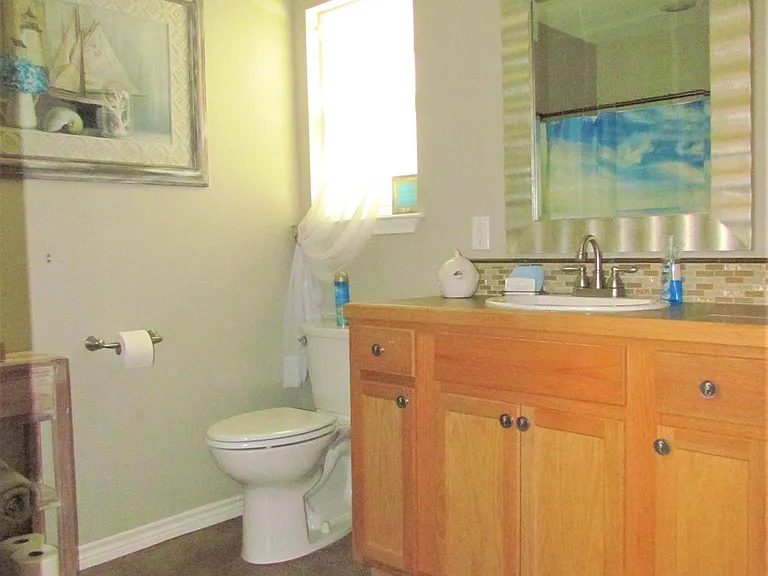 1024 S Live Oak St — Photo 7