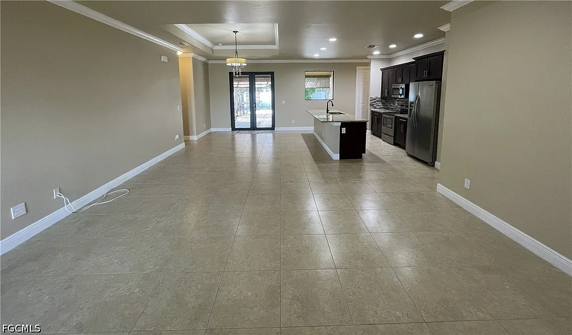 3 bed, 2.0 bath, 1984 sqft, $2,000 — Photo 2