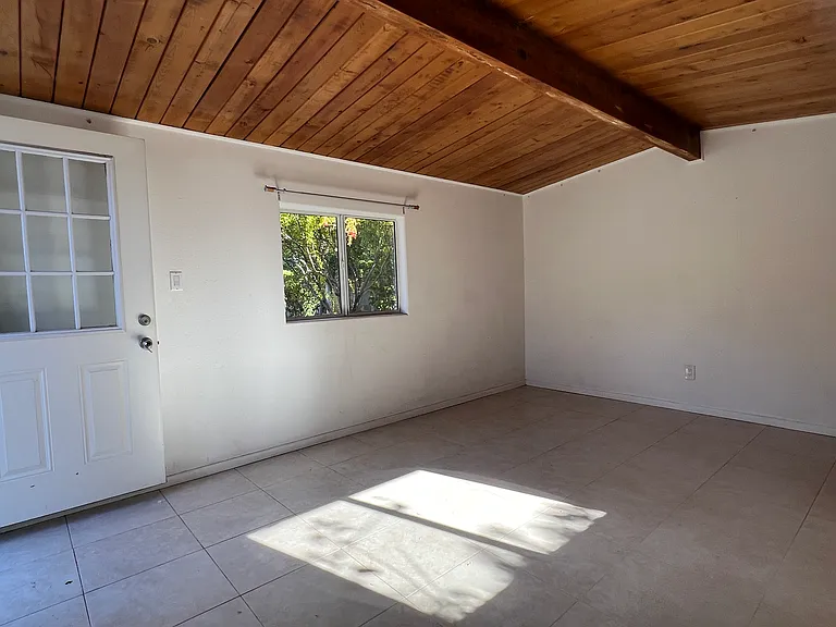 1615 Lyndon St — Photo 49