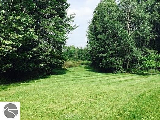 5th image of N Country Dr