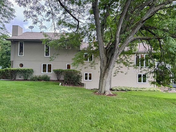3rd image of 6859 Millbrook Dr