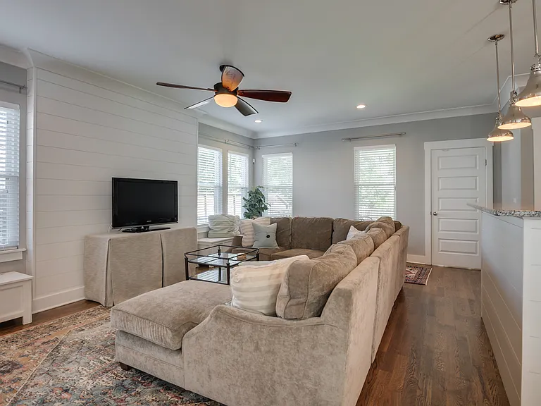 508 Morton Ave — Photo 18