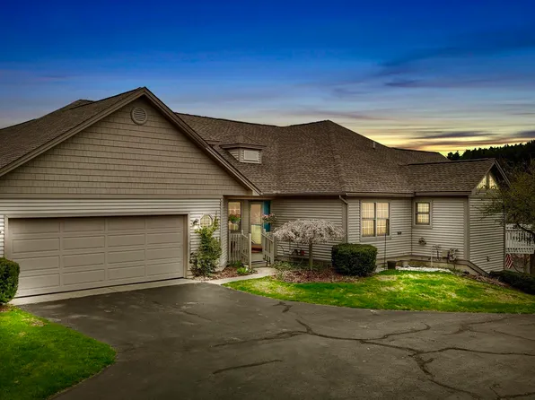 2866 E Crown Dr, Traverse City, MI 49685