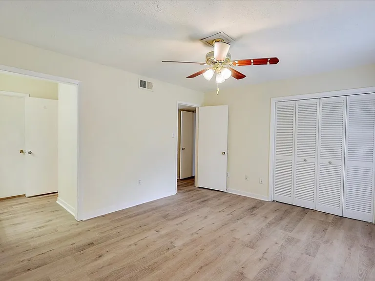 1140 Greymont Ave — Photo 14