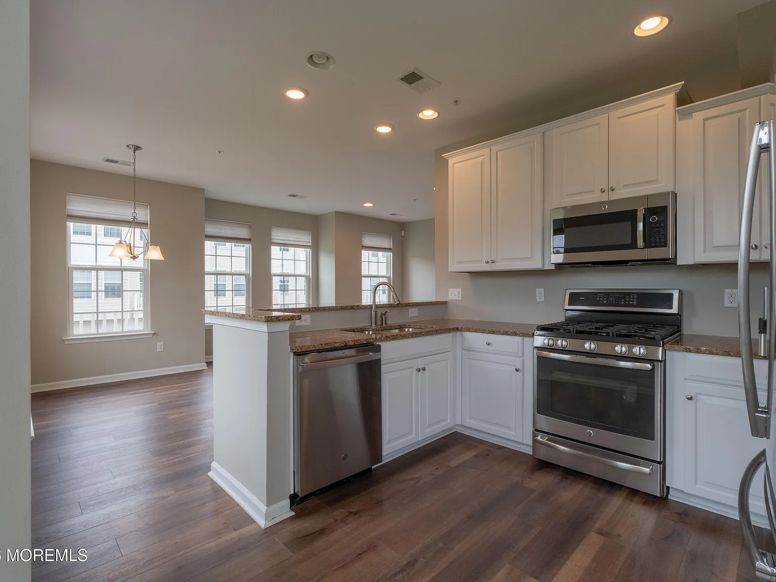 3 bed, 2.5 bath, 1880 sqft, $3,750 — Photo 4