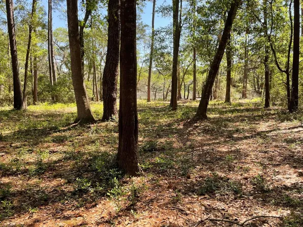 14 E River Dr, Beaufort, SC 29907