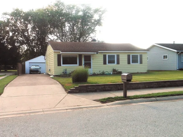2111 Maplehurst Ave, Mishawaka, IN 46545