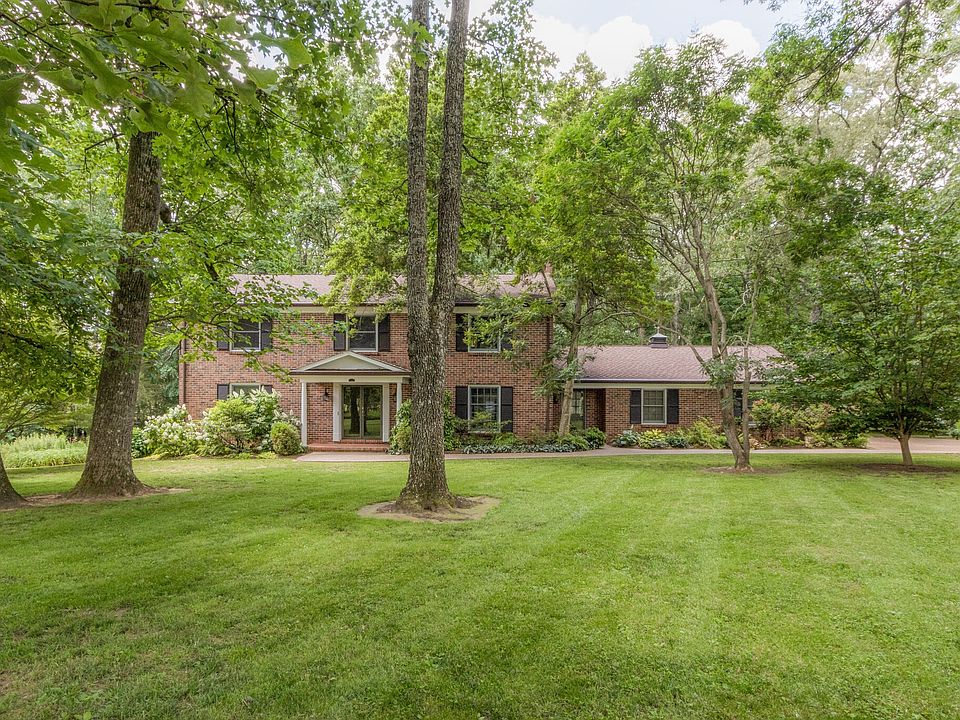1st image of 743 Country Club Dr