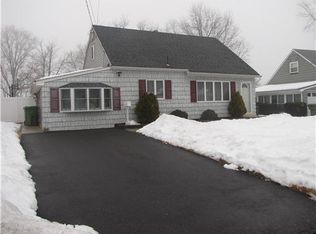 5 Cypress Dr, Parlin, NJ 08859