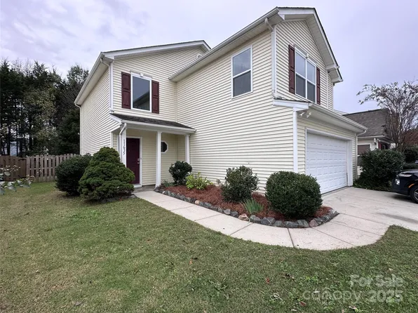 11635 Village Pond Dr, Charlotte, NC 28278